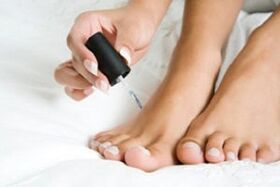 esmalte para unhas para o tratamento de fungos nos pés